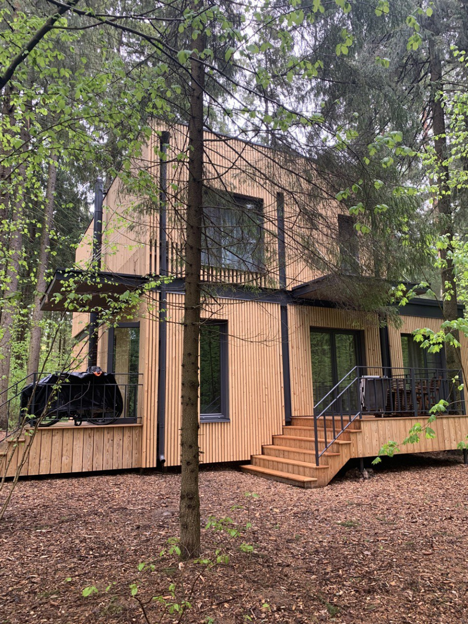 Клубный дом в лесу